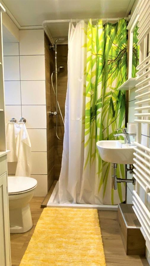 70 m2 Souterrain in Stadtnähe mit 2 Bädern und EV Lademöglichkeit Niestetal Exterior foto