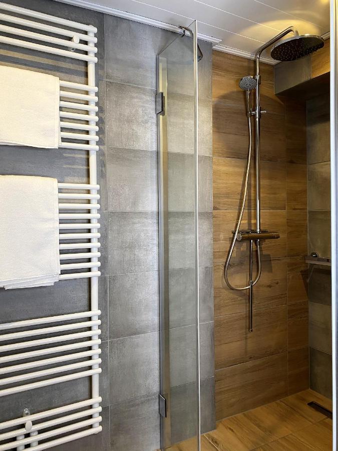 70 m2 Souterrain in Stadtnähe mit 2 Bädern und EV Lademöglichkeit Niestetal Exterior foto