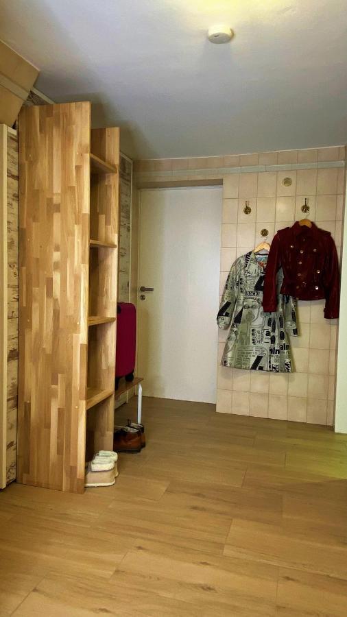 70 m2 Souterrain in Stadtnähe mit 2 Bädern und EV Lademöglichkeit Niestetal Exterior foto