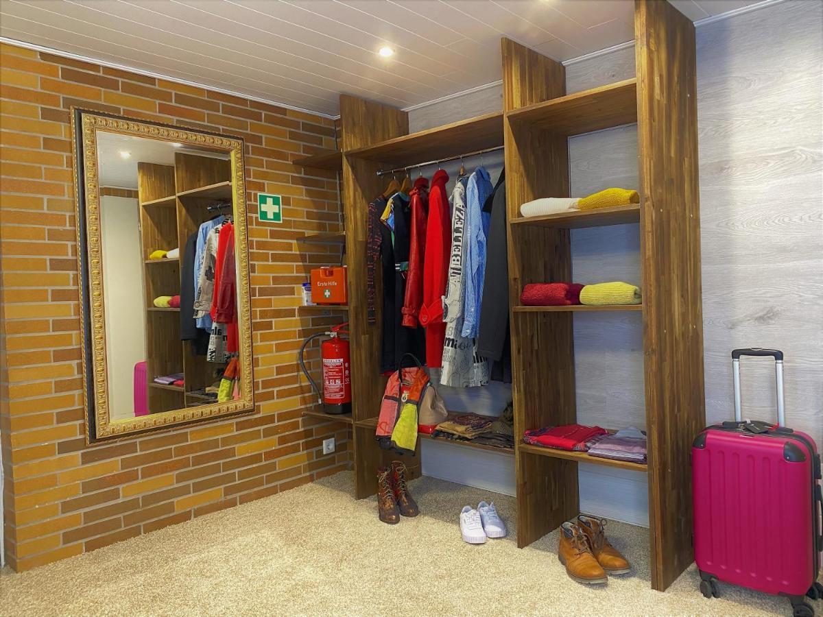 70 m2 Souterrain in Stadtnähe mit 2 Bädern und EV Lademöglichkeit Niestetal Exterior foto
