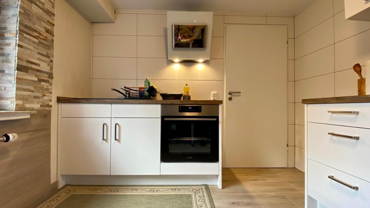 70 m2 Souterrain in Stadtnähe mit 2 Bädern und EV Lademöglichkeit Niestetal Exterior foto