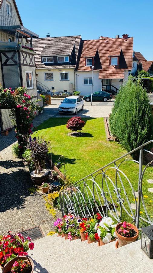 70 m2 Souterrain in Stadtnähe mit 2 Bädern und EV Lademöglichkeit Niestetal Exterior foto